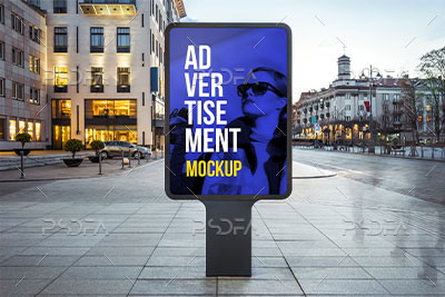 موکاپ بیلبورد تبلیغاتی در پیاده‌رو شهری